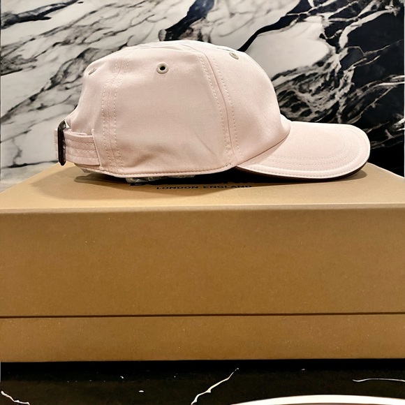 NWT Burberry TB Hat Unisex - Picture 3 of 8
